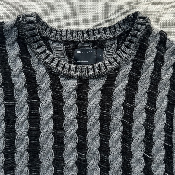 ASOS Men’s Large Knitted Sweater Vest - Picture 2 of 3